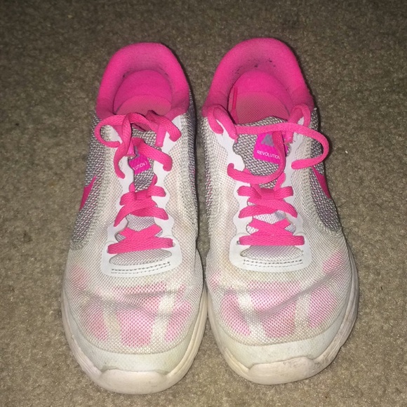 nike running shoes white pink